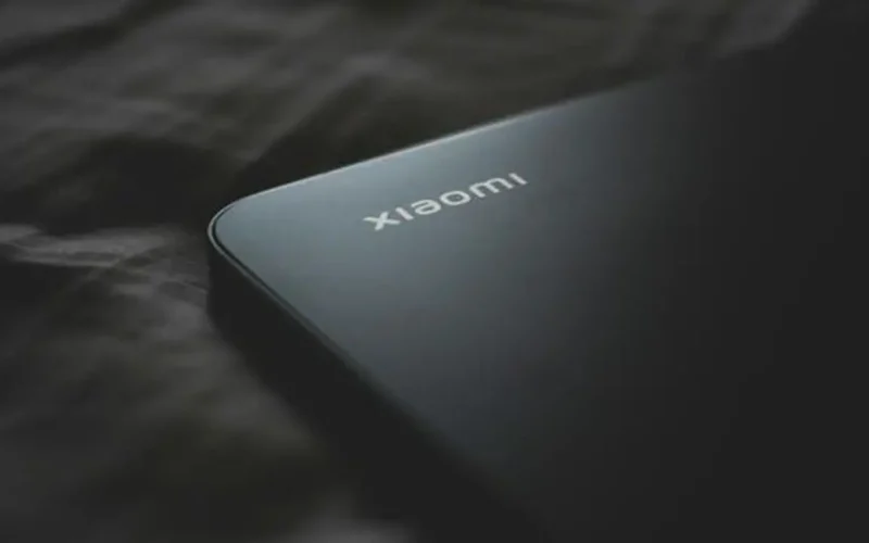 تصميم نحيف.. شاومي تكشف هاتفًا ببطارية ضخمة لعام 2025